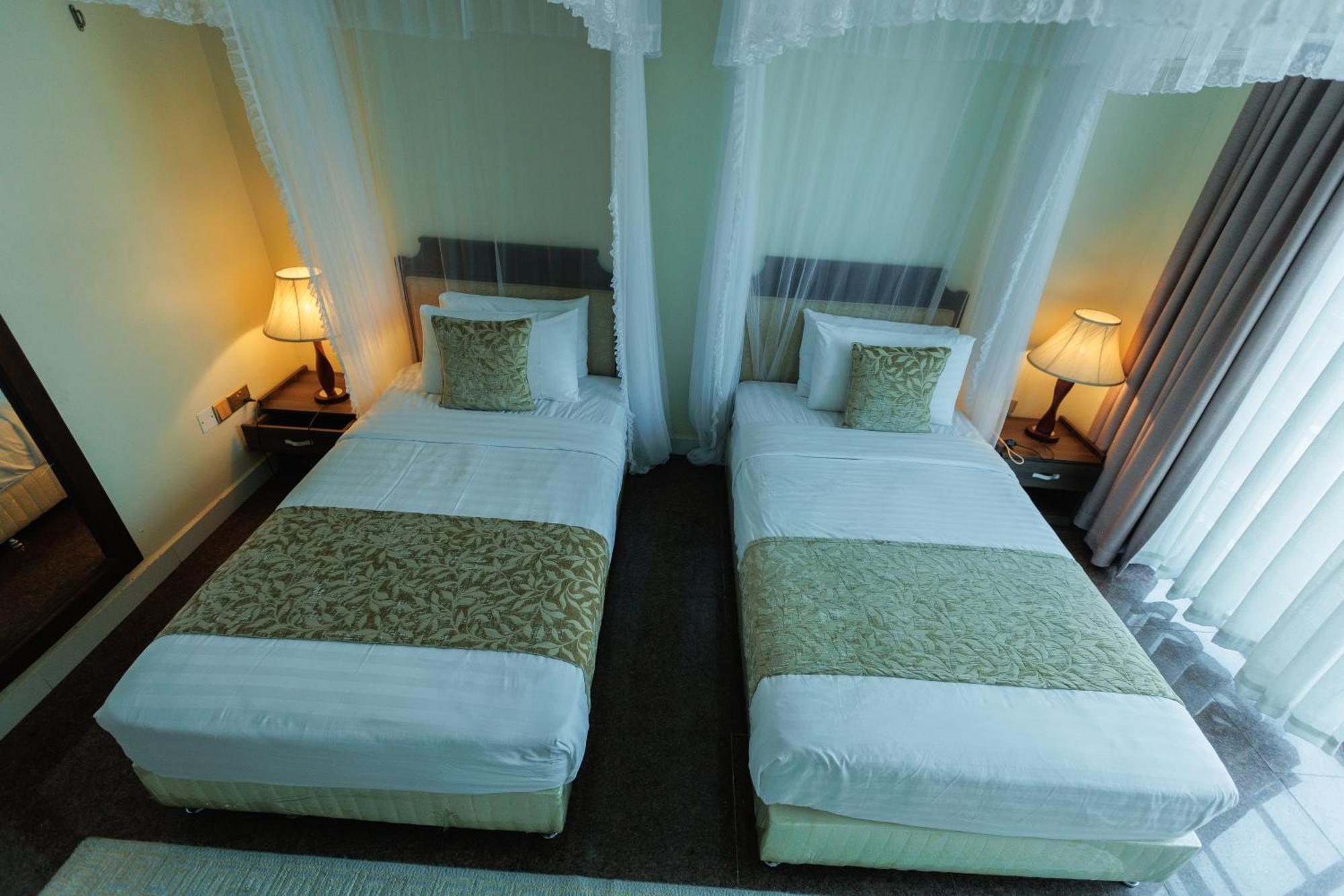 Koki Hotel คัมพาลา ภายนอก รูปภาพ